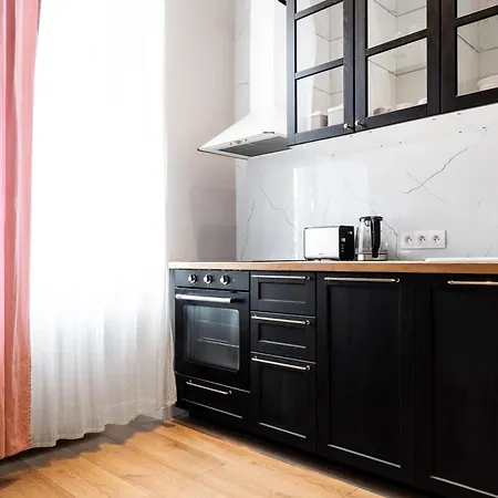 Househost Apartment: Lazarza Ii Street