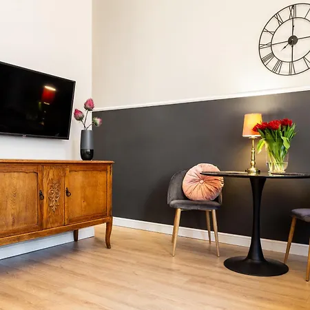 Househost Apartment: Lazarza Ii Street *