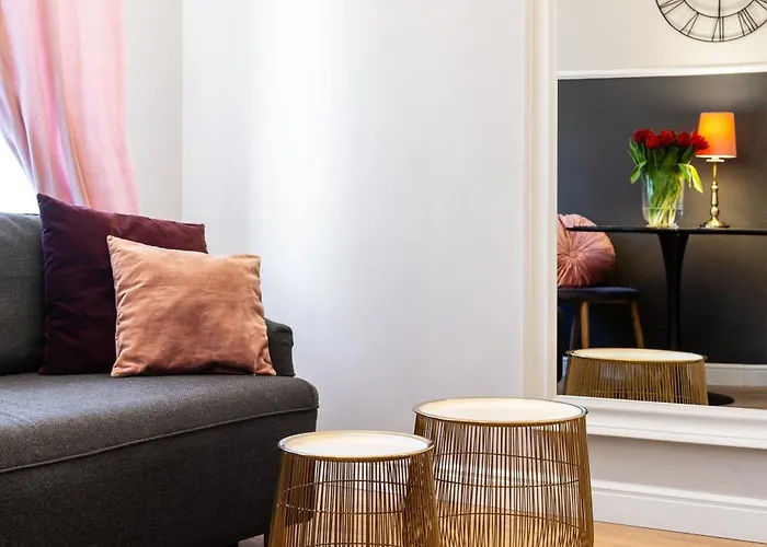 Househost Apartment: Lazarza Ii Street *