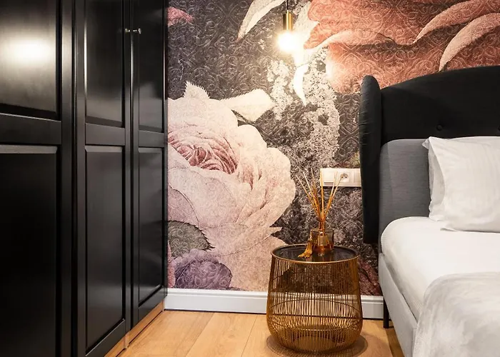 شقة Househost Apartment: Lazarza Ii Street كراكوفيا