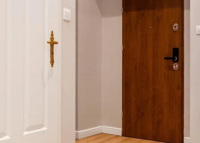 Househost Apartment: Lazarza Ii Street * كراكوفيا